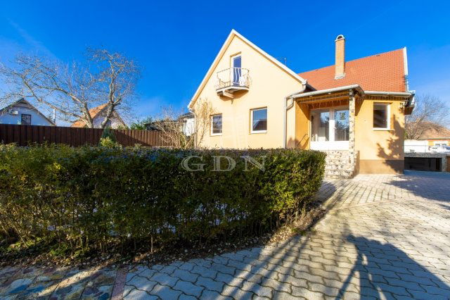 Eladó családi ház, Gödön 139 M Ft, 6 szobás