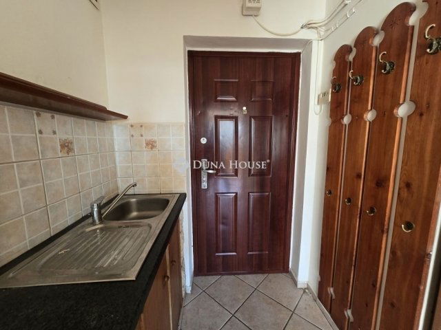 Eladó téglalakás, Pécsett 29.9 M Ft, 1 szobás