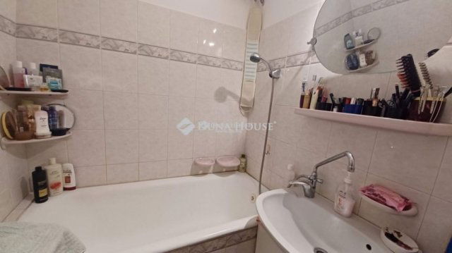 Kiadó panellakás, albérlet, Pécsett 160 E Ft / hó, 3 szobás