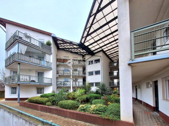 Eladó téglalakás, Győrött 81.9 M Ft, 3 szobás