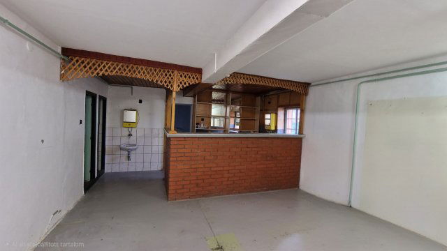 Eladó üzlethelyiség, Tiszaföldváron 15 M Ft, 3 szobás