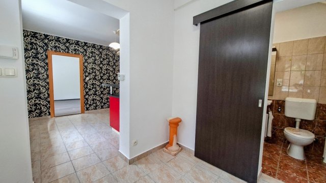 Eladó téglalakás, Pétfürdőn, Hősök terén 35 M Ft, 1 szobás