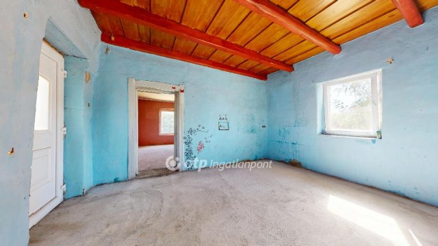 Eladó családi ház, Paposon 6.95 M Ft, 1 szobás