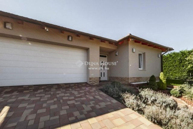 Eladó családi ház, Pomázon 218.5 M Ft, 3 szobás