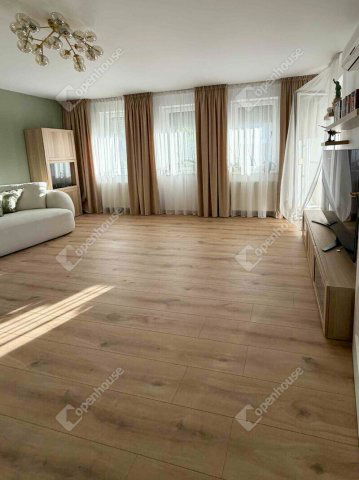 Eladó téglalakás, Szegeden 93.999 M Ft, 3 szobás