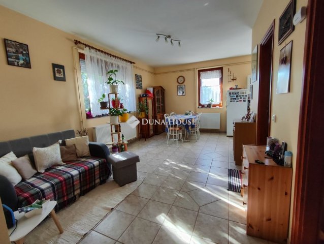 Eladó családi ház, Baracskán 74.5 M Ft, 4 szobás