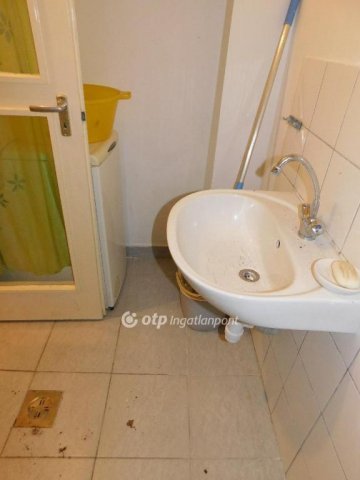 Eladó családi ház, Pécsett 329 M Ft, 9 szobás