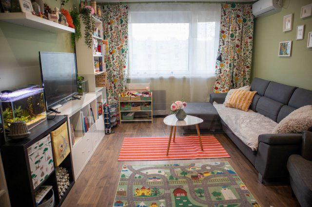 Eladó panellakás, Szegeden 74.9 M Ft, 4 szobás