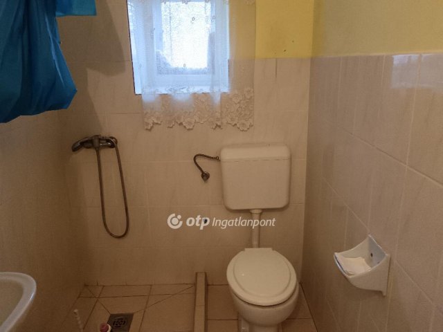 Eladó családi ház, Törökszentmiklóson 10.4 M Ft, 1 szobás