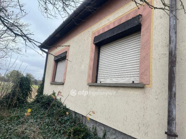 Eladó családi ház, Tiszaföldváron 6 M Ft, 1+1 szobás