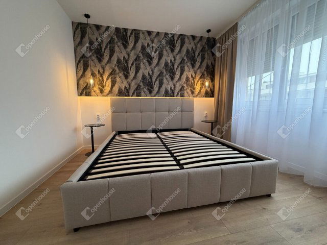 Eladó panellakás, Győrött 64.99 M Ft, 3 szobás