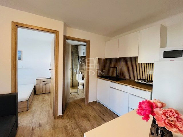 Eladó téglalakás, Balatonbogláron 199 M Ft, 7 szobás