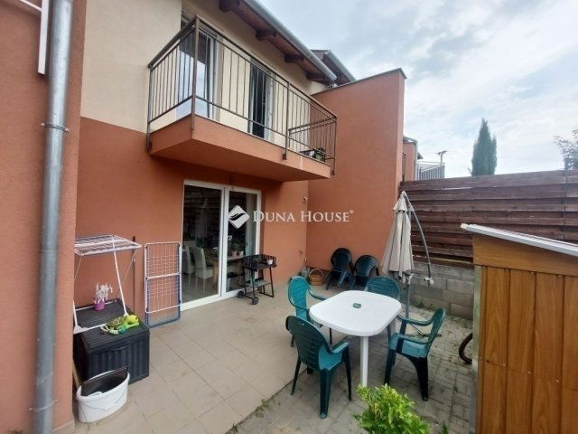 Eladó sorház, Pécelen 93 M Ft, 1+4 szobás / költözzbe.hu