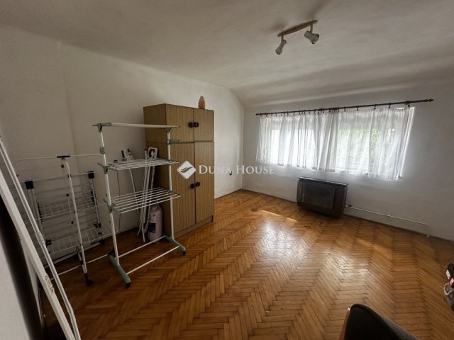 Eladó ikerház, Pécsett 75 M Ft, 3 szobás / költözzbe.hu