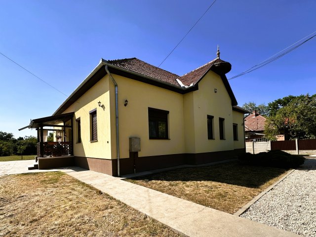 Eladó családi ház, Gyulán 160 M Ft, 4 szobás