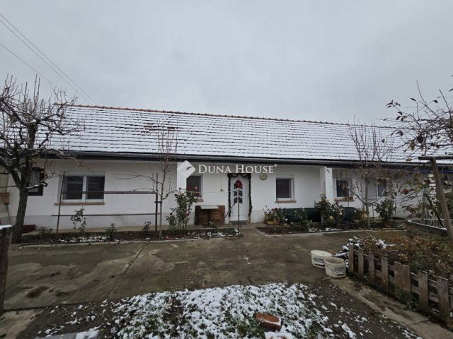 Eladó családi ház, Székesfehérvárott 64.9 M Ft, 3 szobás