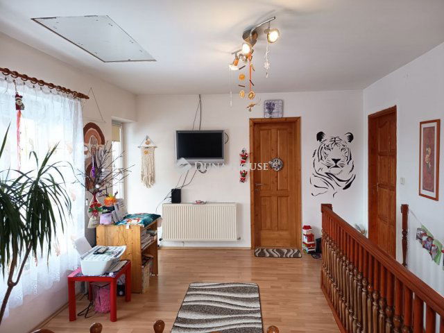 Eladó családi ház, Újkéren 79 M Ft, 5 szobás