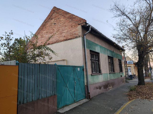 Eladó családi ház, Szolnokon 35.9 M Ft, 3 szobás