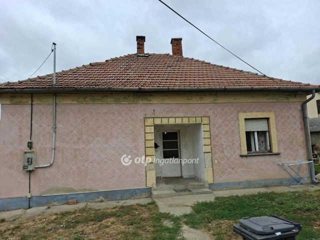 Eladó családi ház, Egyeken 9.9 M Ft, 3 szobás