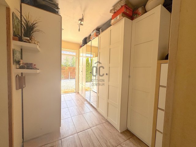 Eladó ikerház, Vácon 149.99 M Ft, 5 szobás