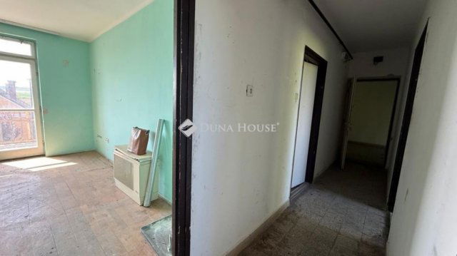 Eladó téglalakás, Oszkón 20 M Ft, 2 szobás