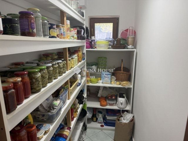 Eladó családi ház, Pécsett 129.9 M Ft, 5 szobás