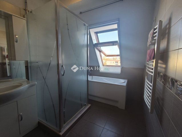 Eladó téglalakás, Székesfehérvárott 65 M Ft, 1+3 szobás