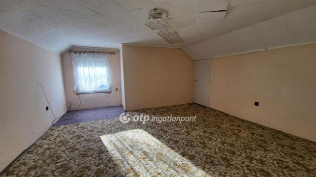 Eladó családi ház, Zalahalápon 59.5 M Ft, 4 szobás