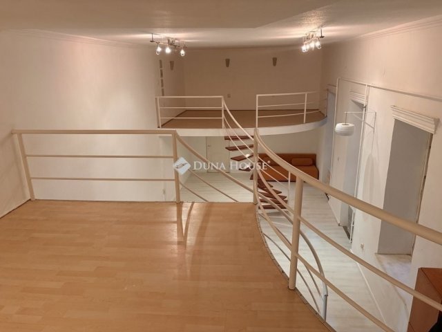 Eladó téglalakás, Budapesten, VI. kerületben 77.9 M Ft, 1 szobás