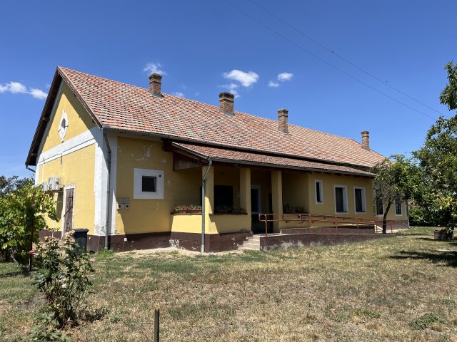 Eladó családi ház, Mezőhegyesen 39.849 M Ft, 5 szobás