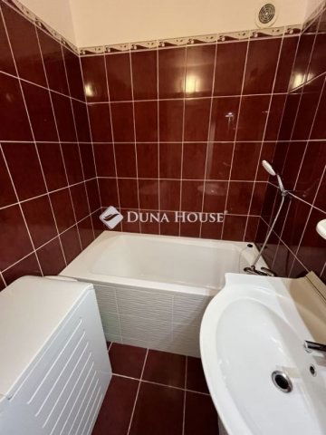 Eladó panellakás, Veszprémben 54.9 M Ft, 1+2 szobás