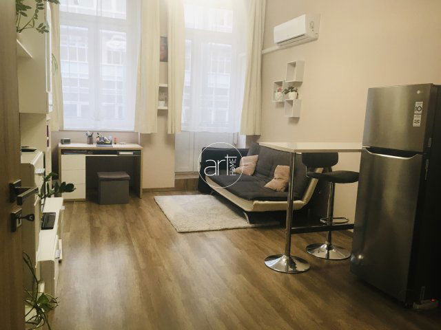 Kiadó téglalakás, albérlet, Szegeden 200 E Ft / hó, 1+1 szobás