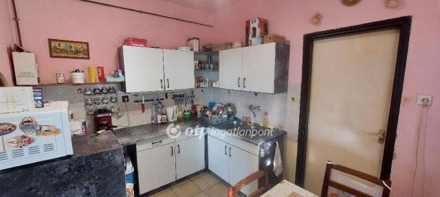 Eladó családi ház, Pannonhalmán 65 M Ft, 4 szobás