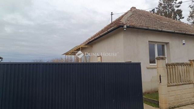 Eladó családi ház, Tápiószecsőn 59.9 M Ft, 5 szobás