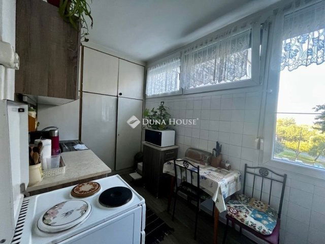 Eladó panellakás, Pécsett 40.49 M Ft, 2 szobás