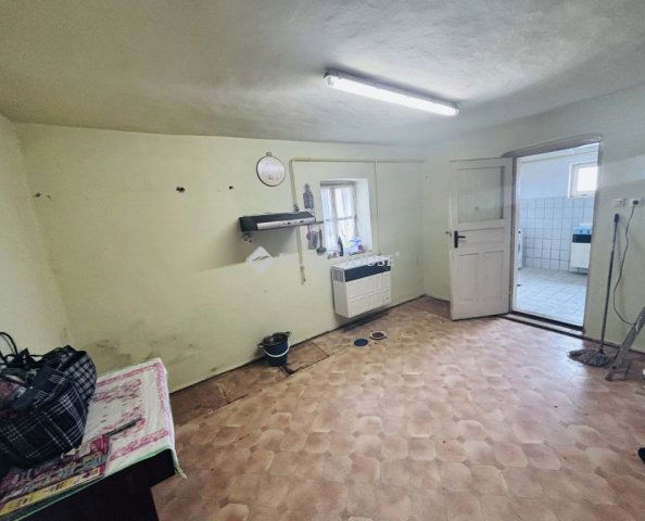 Eladó családi ház, Dunaföldváron 23 M Ft, 2 szobás