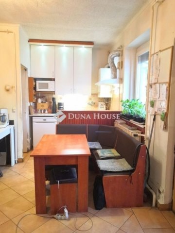 Eladó családi ház, Budapesten, XV. kerületben 75 M Ft