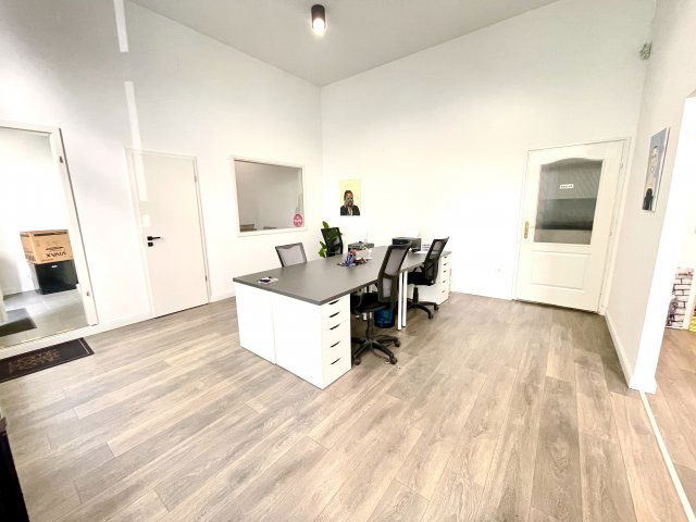 Kiadó iroda, Debrecenben, Csapó utcában 400 E Ft / hó, 4 szobás