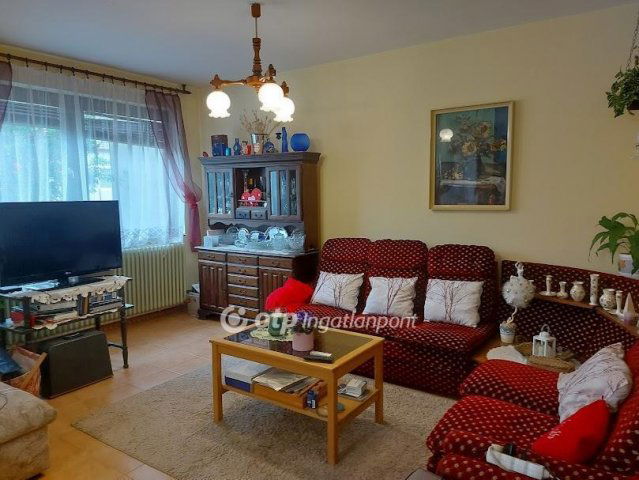 Eladó családi ház, Szigetváron 59.8 M Ft, 5 szobás