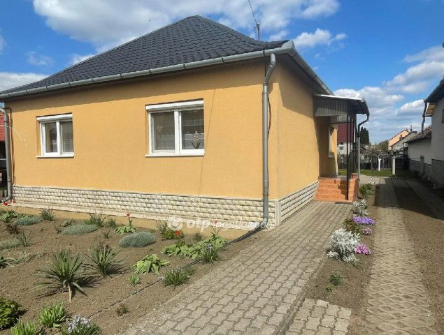 Eladó családi ház, Erdőtelken 31.5 M Ft, 2+1 szobás