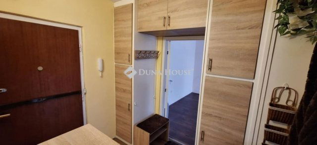 Kiadó panellakás, albérlet, Pécsett 140 E Ft / hó, 2 szobás