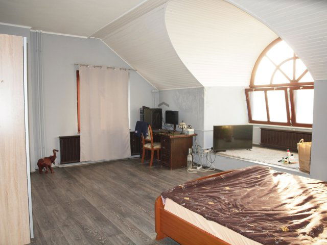 Eladó családi ház, Dunaharasztin 119 M Ft, 9 szobás