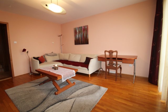Kiadó téglalakás, albérlet, Pécsett, Mária utcában, 2 szobás