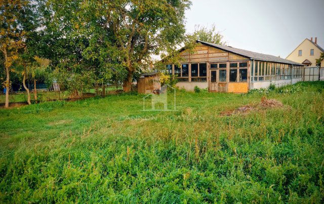 Eladó üzlethelyiség, Sárszentmihályon 44.9 M Ft