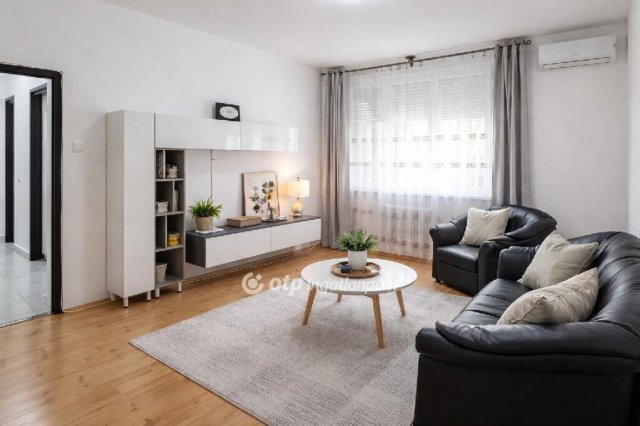 Eladó téglalakás, Dunaújvárosban 44.9 M Ft, 2 szobás