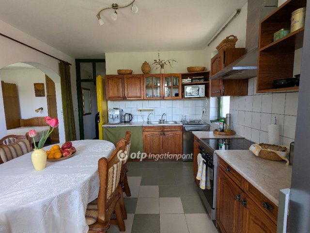 Eladó családi ház, Hajdúszoboszlón 228 M Ft, 9+1 szobás