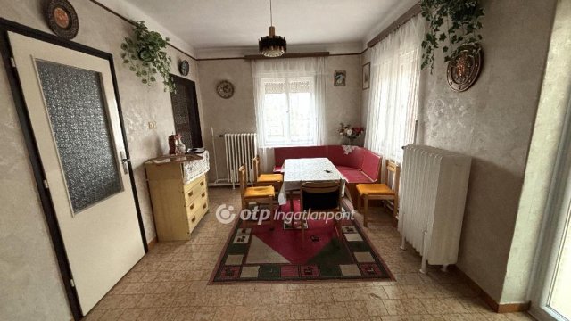 Eladó családi ház, Győrött 85 M Ft, 4+1 szobás