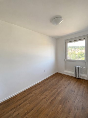 Eladó panellakás, Komlón, Kossuth Lajos utcában 29.9 M Ft