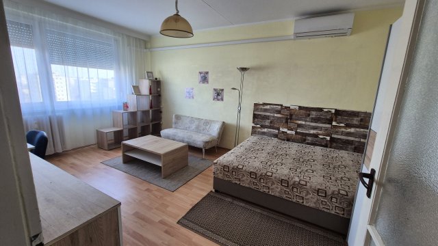 Eladó panellakás, Debrecenben 43.6 M Ft, 1+1 szobás