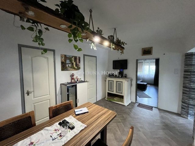 Eladó családi ház, Cecén 23.5 M Ft, 3 szobás